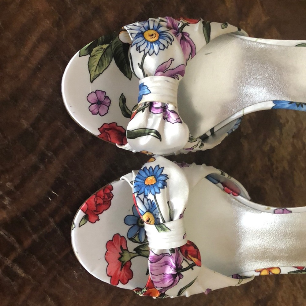 Guess stilettos